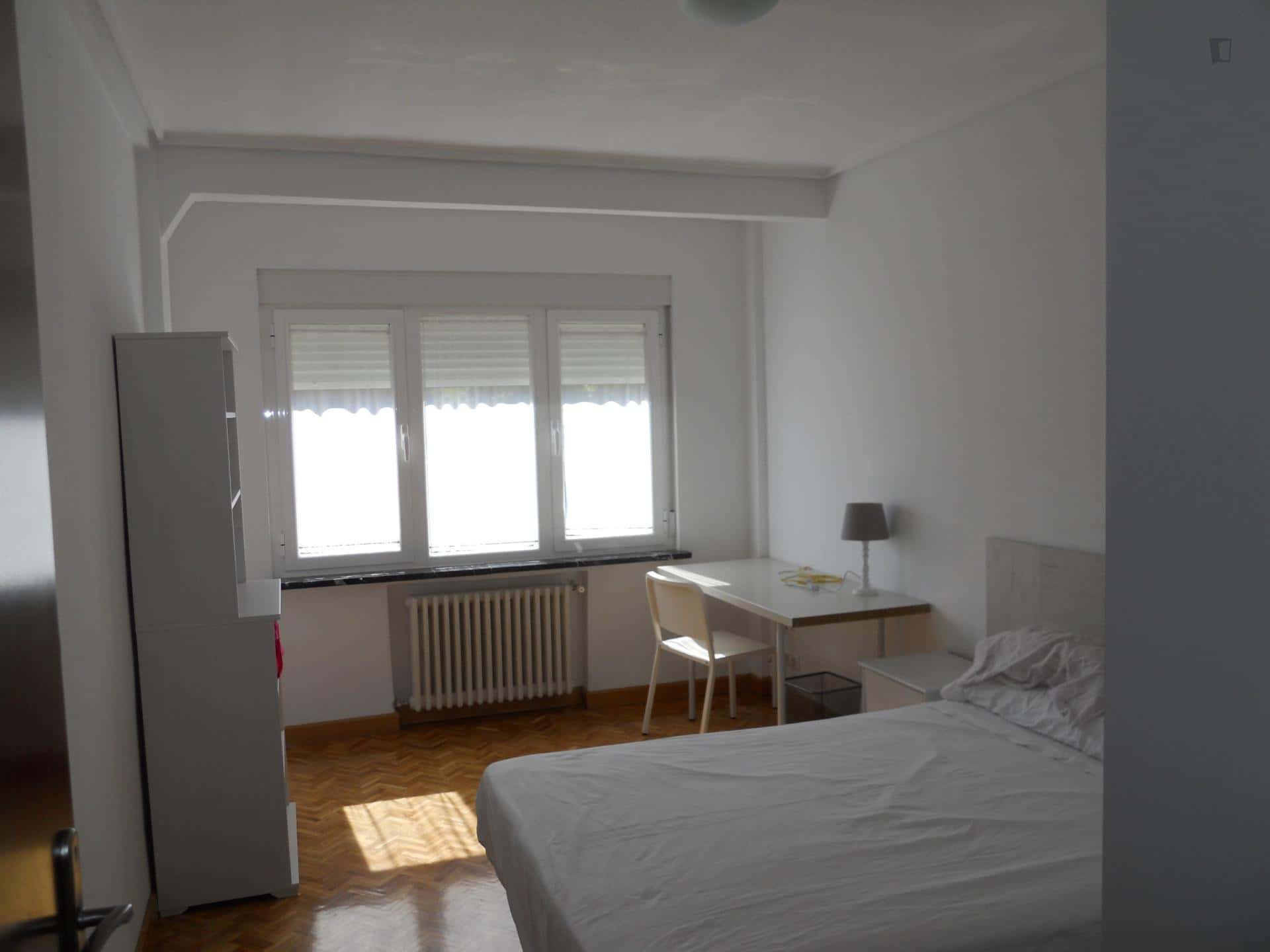 Room In Calle Echegaray, Salamanca With 5 Bedrooms - 1