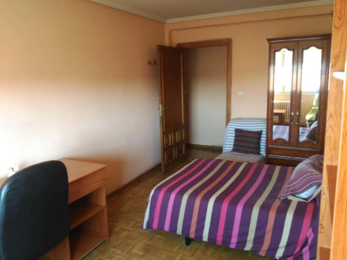 Room in Avenida de los Maristas, Salamanca with 7 bedrooms