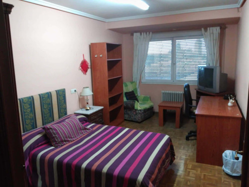 Room in Avenida de los Maristas, Salamanca with 7 bedrooms