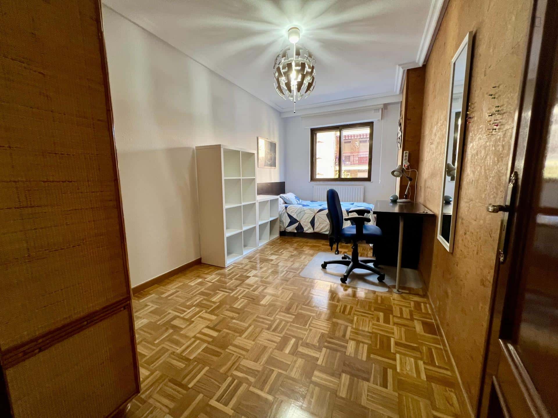 Room In Calle Del Doctor Gómez Ulla, Salamanca For 112 M² With 3 Bedrooms - 2
