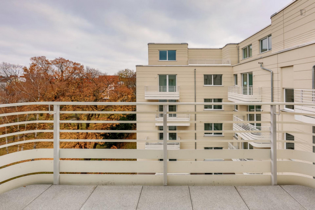 Single bedroom in 4-bedroom apartment