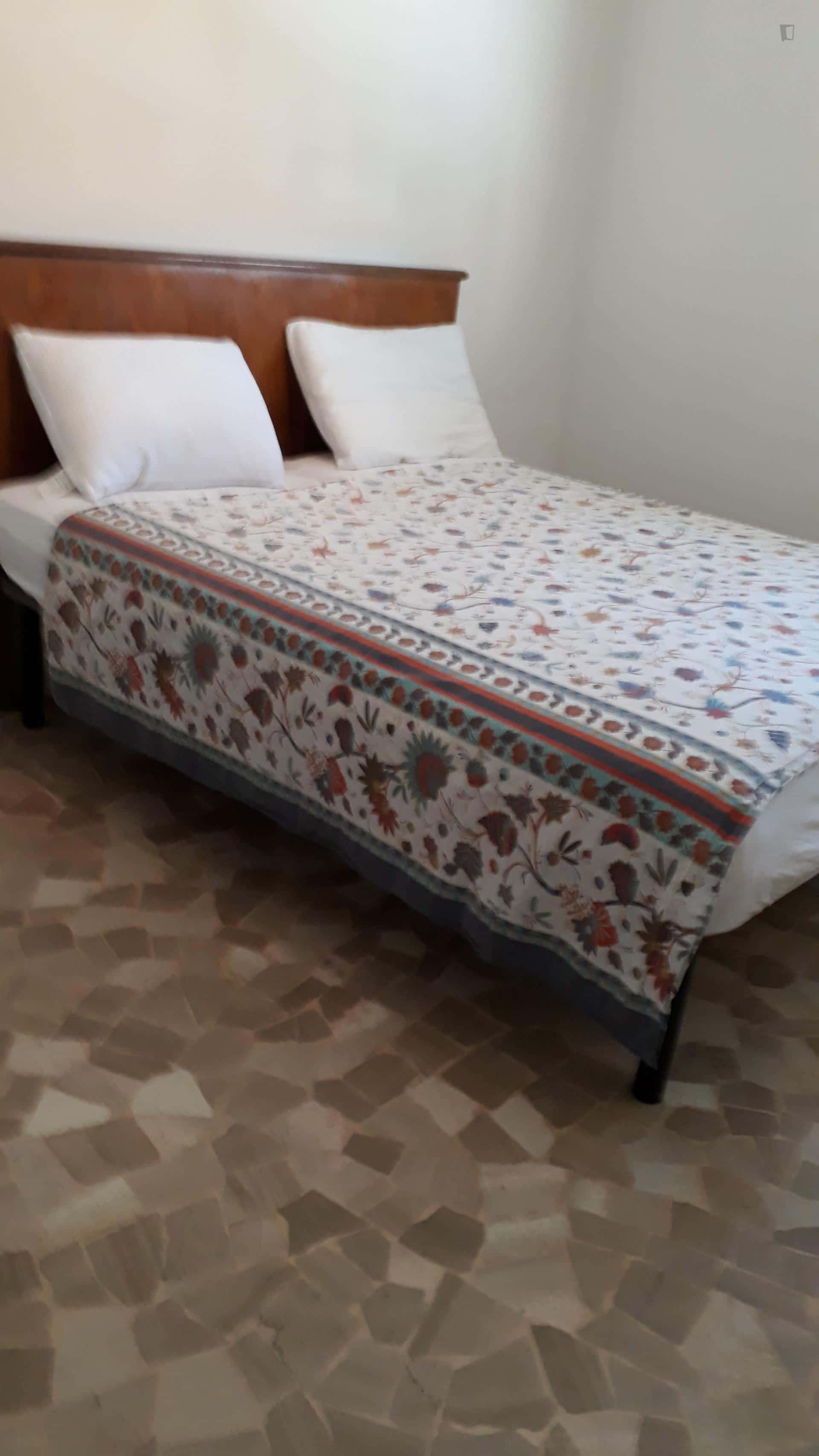 Room In Via Aurelio Saffi, Bologna For 104 M² With 3 Bedrooms - 1
