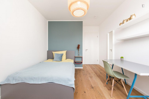 Double bedroom, with balcony, in 4-bedroom apartment