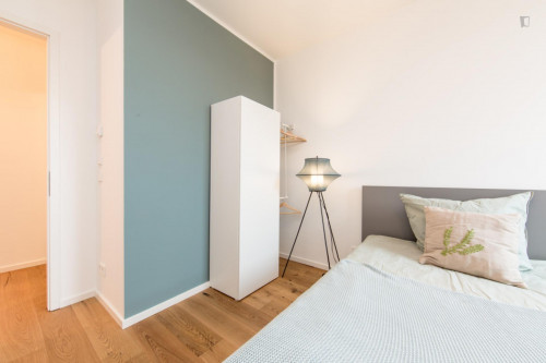 Double bedroom in 4-bedroom apartment