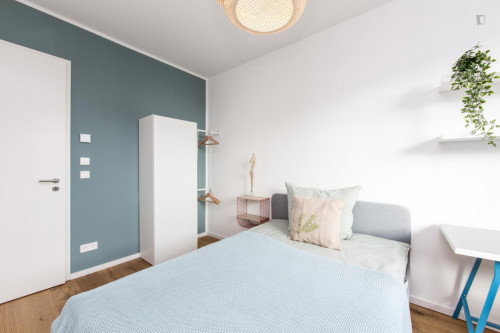 Double bedroom, with balcony, in 4-bedroom apartment