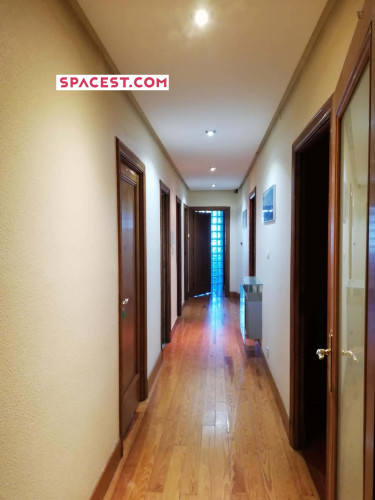 Room in Rúa de Alfonso XIII, Vigo for 240 m² with 6 bedrooms
