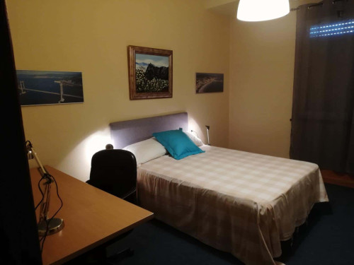Room in Rúa de Alfonso XIII, Vigo for 240 m² with 6 bedrooms