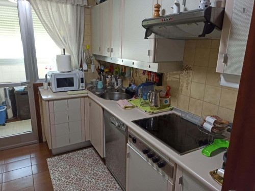 Room in Praza Eugenio Fadrique, Vigo for 110 m² with 4 bedrooms