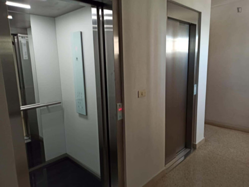 Room in Praza Eugenio Fadrique, Vigo for 110 m² with 4 bedrooms - Gallery - 10