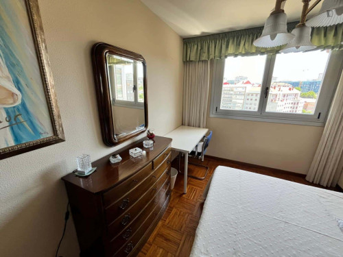 Room in Praza Eugenio Fadrique, Vigo for 110 m² with 4 bedrooms