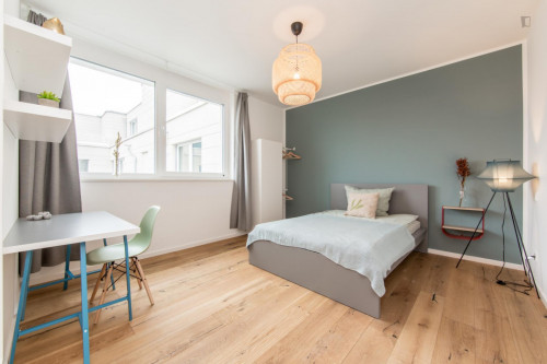 Double bedroom in 4-bedroom apartment
