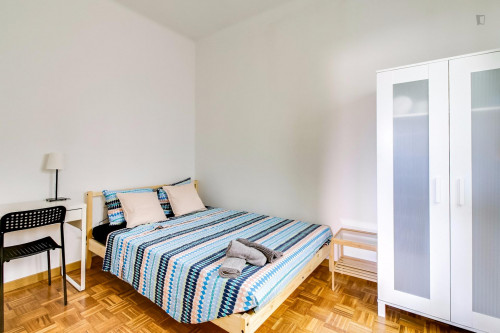 Sublime double bedroom in a student flat, in Esquerra de l'Eixample
