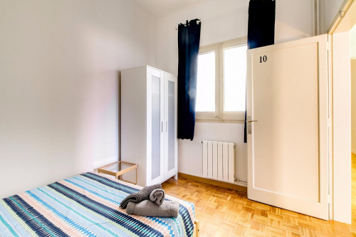 Sublime double bedroom in a student flat, in Esquerra de l'Eixample