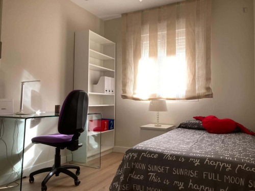 Room in Calle de Antígona, Málaga with 4 bedrooms