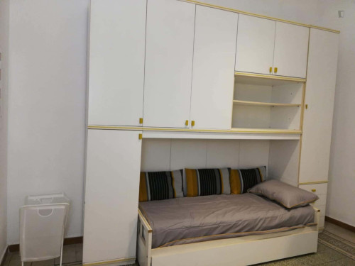 Room in Via Roma, Palermo for 200 m² with 4 bedrooms