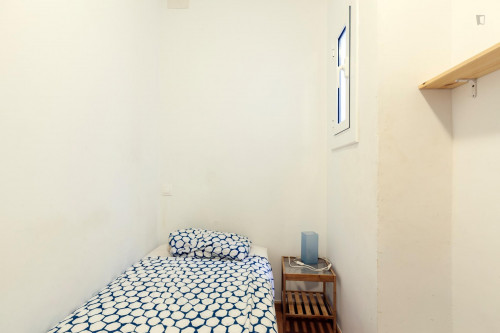 Modern single bedroom in Sants