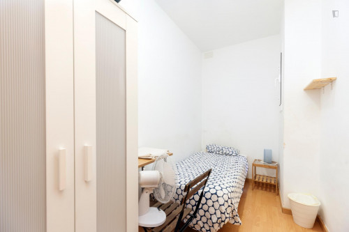 Modern single bedroom in Sants