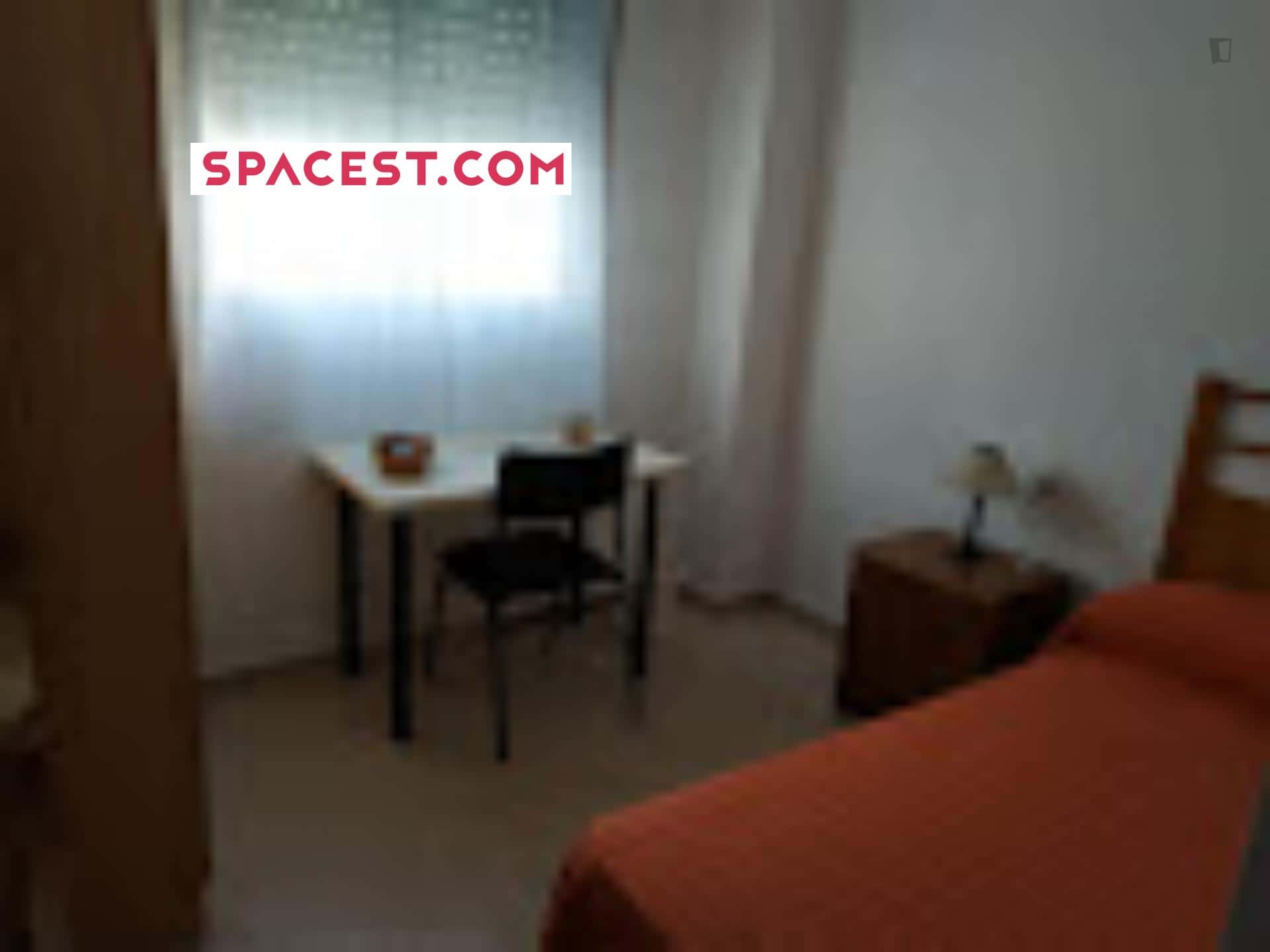 Room In Avenida Costa De La Luz, Huelva For 95 M² With 4 Bedrooms - 1