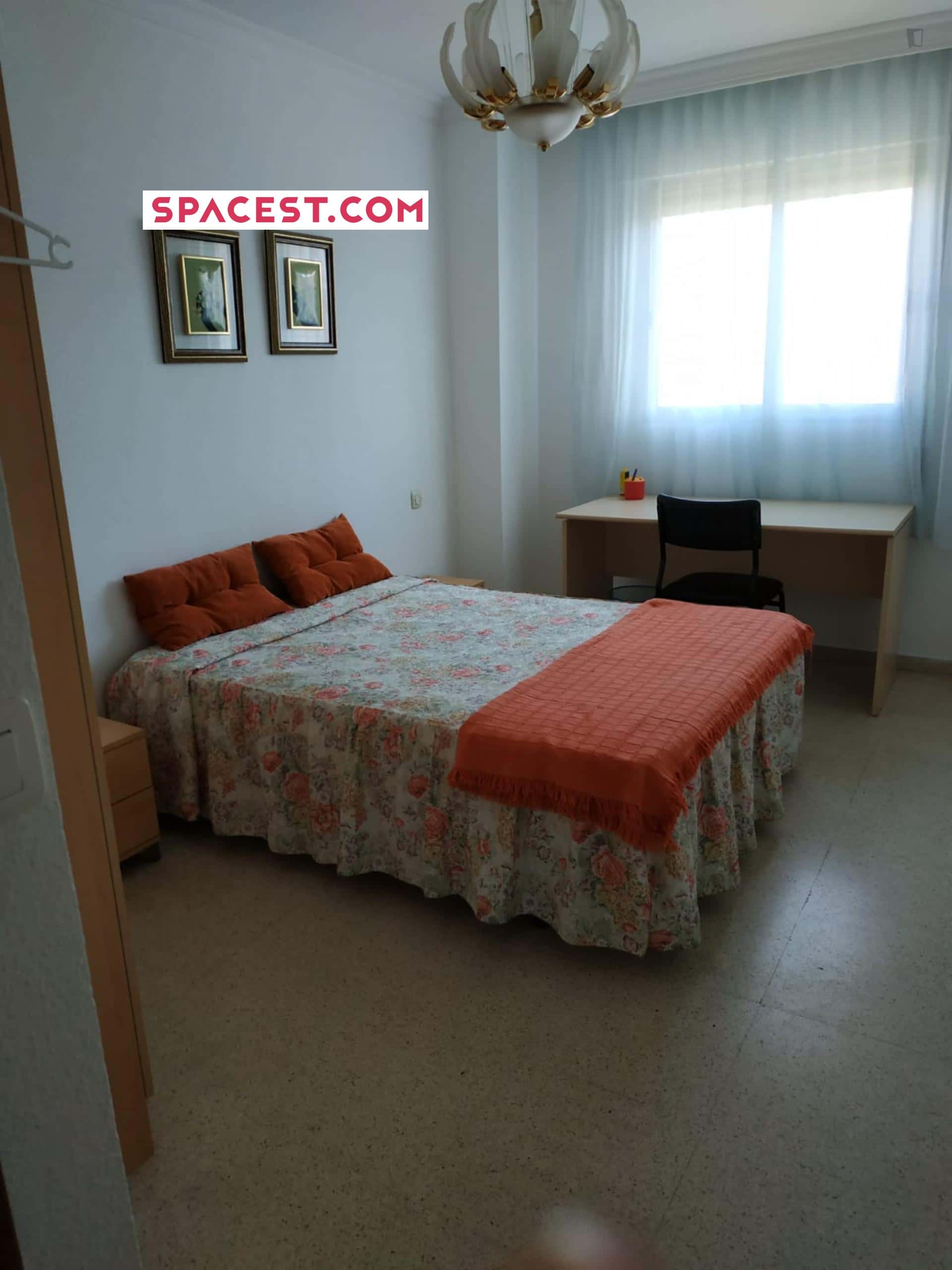Room In Avenida Costa De La Luz, Huelva For 95 M² With 4 Bedrooms - 1