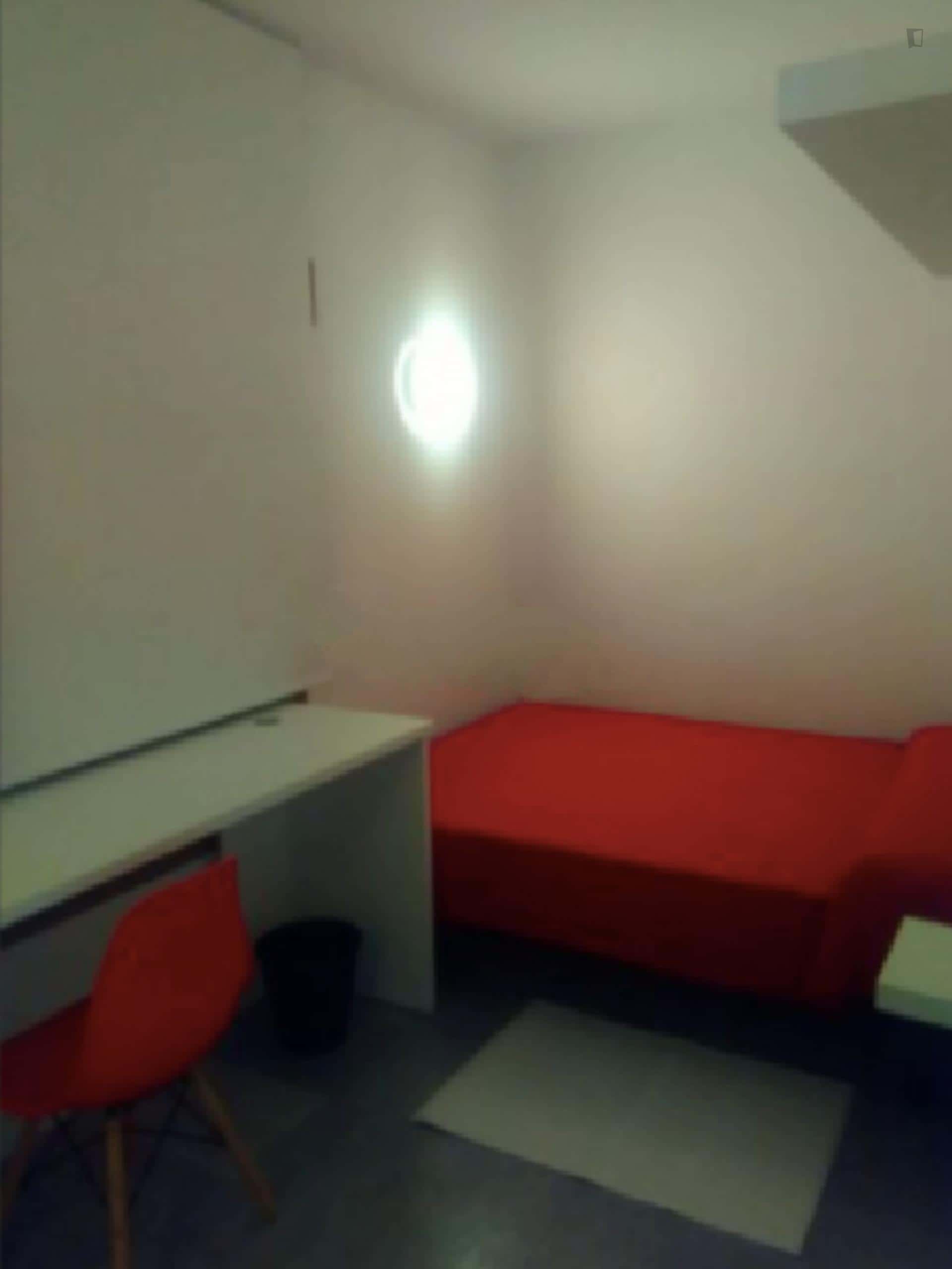 Room In Calle Simón García, Murcia With 5 Bedrooms - 2