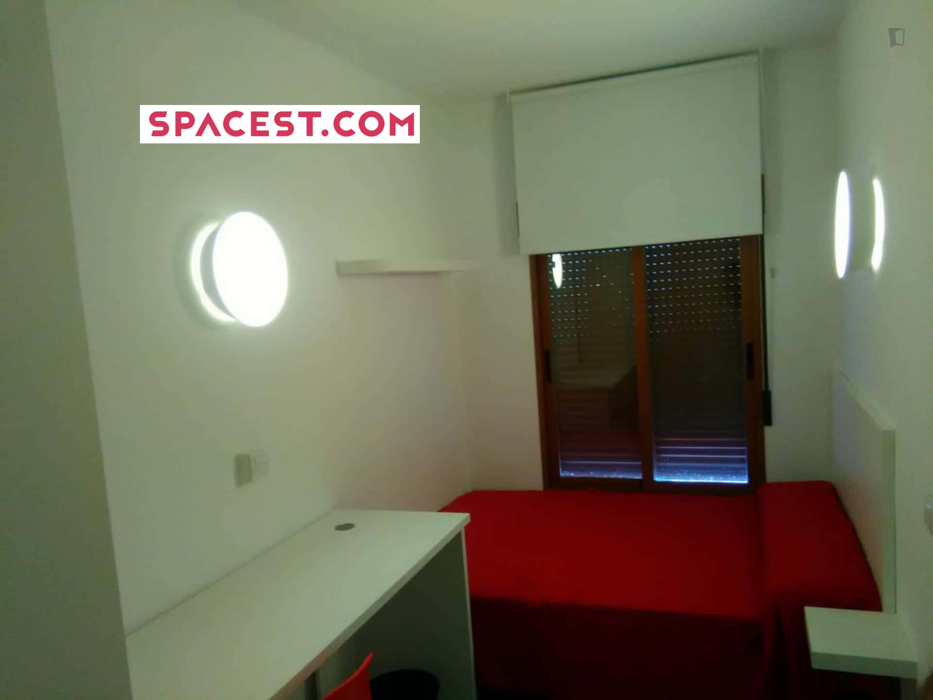 Room In Calle Simón García, Murcia With 5 Bedrooms - 1