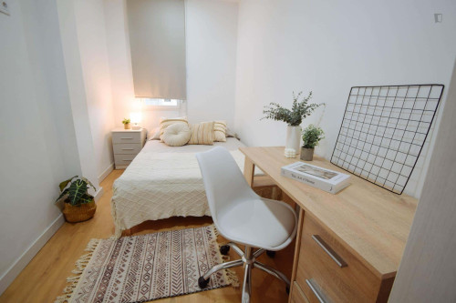 Room in Passatge Ramon y Cajal, Lleida for 110 m² with 5 bedrooms