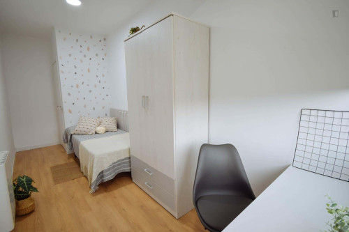 Room in Passatge Ramon y Cajal, Lleida for 110 m² with 5 bedrooms