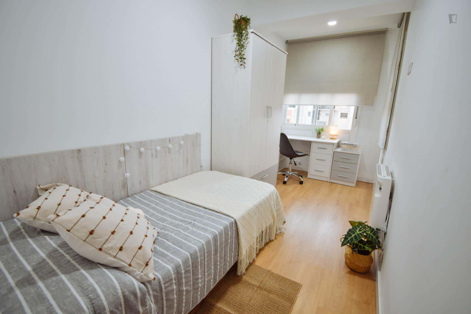  Room In Passatge Ramon Y Cajal, Lleida For 110 M² With 5 Bedrooms  -  Room in Passatge Ramon y Cajal, Lleida for 110 m² with 5 bedrooms  - Gallery -  2