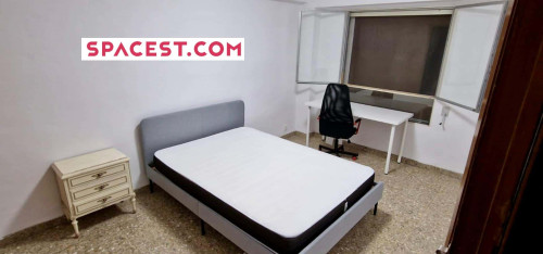 Room in Carrer la Cordeta, Alcoi with 4 bedrooms