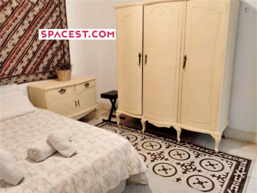 Room in Calle Romero Barros, Córdoba with 5 bedrooms - Gallery - 9