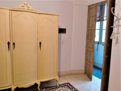 Room in Calle Romero Barros, Córdoba with 5 bedrooms - Gallery - 7
