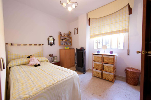 Room in Calle de las Lomas, Córdoba with 3 bedrooms