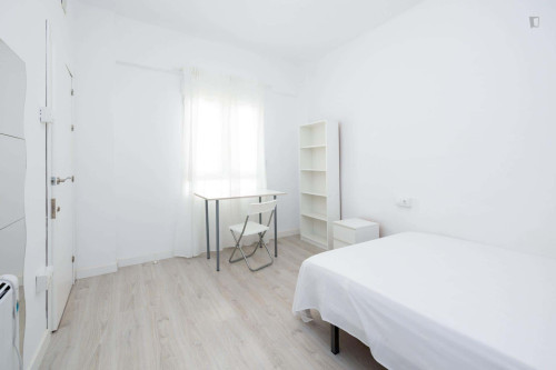 Room in Calle Santa Clotilde, Granada for 160 m² with 5 bedrooms