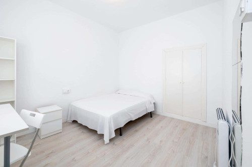 Room in Calle Santa Clotilde, Granada for 160 m² with 5 bedrooms