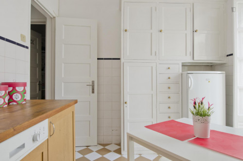 Twin bedroom with balcony in student apartment near Areeiro metro station - Gallery - 7