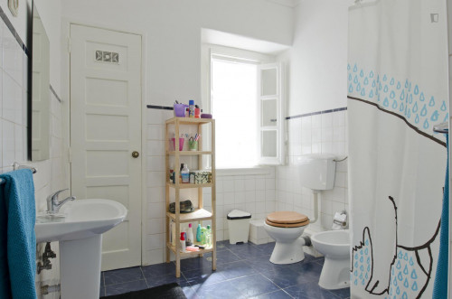 Twin bedroom with balcony in student apartment near Areeiro metro station - Gallery - 10