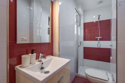 Room in Calle Sol, Granada for 150 m² with 6 bedrooms - Gallery - 9