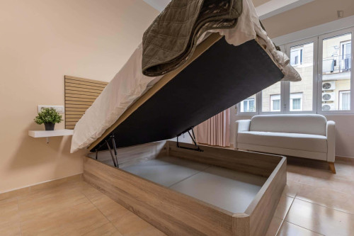 Room in Calle Sol, Granada for 150 m² with 6 bedrooms - Gallery - 14