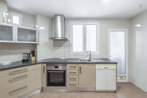 Room in Calle Sol, Granada for 150 m² with 6 bedrooms - Gallery - 6