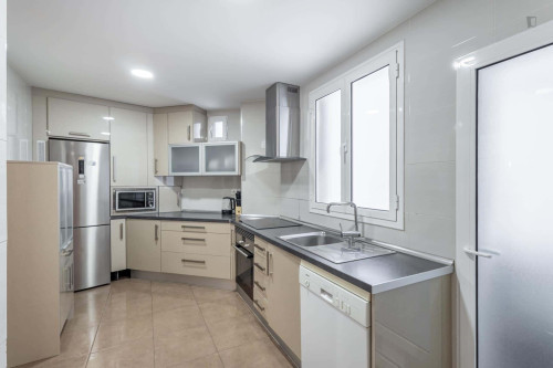 Room in Calle Sol, Granada for 150 m² with 6 bedrooms - Gallery - 8