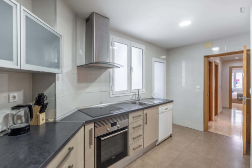 Room in Calle Sol, Granada for 150 m² with 6 bedrooms