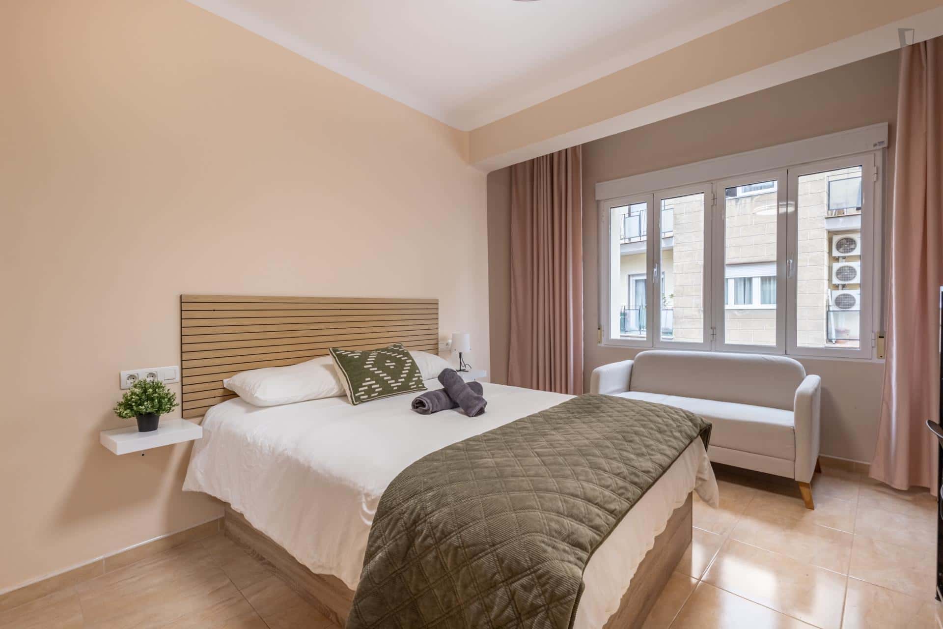 Room In Calle Sol, Granada For 150 M² With 6 Bedrooms - Room in Calle Sol, Granada for 150 m² with 6 bedrooms - Gallery - 1