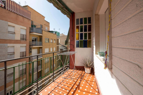 Room in Calle Santa Clotilde, Granada for 160 m² with 5 bedrooms