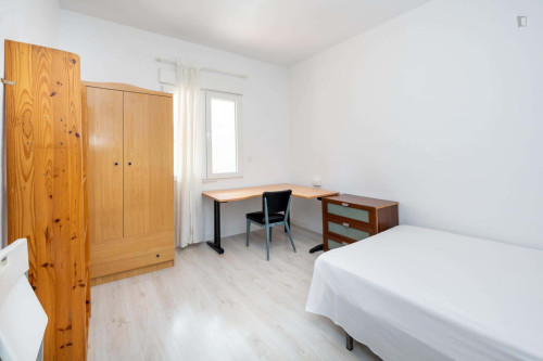 Room in Calle Santa Clotilde, Granada for 160 m² with 5 bedrooms