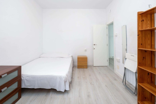 Room in Calle Santa Clotilde, Granada for 160 m² with 5 bedrooms