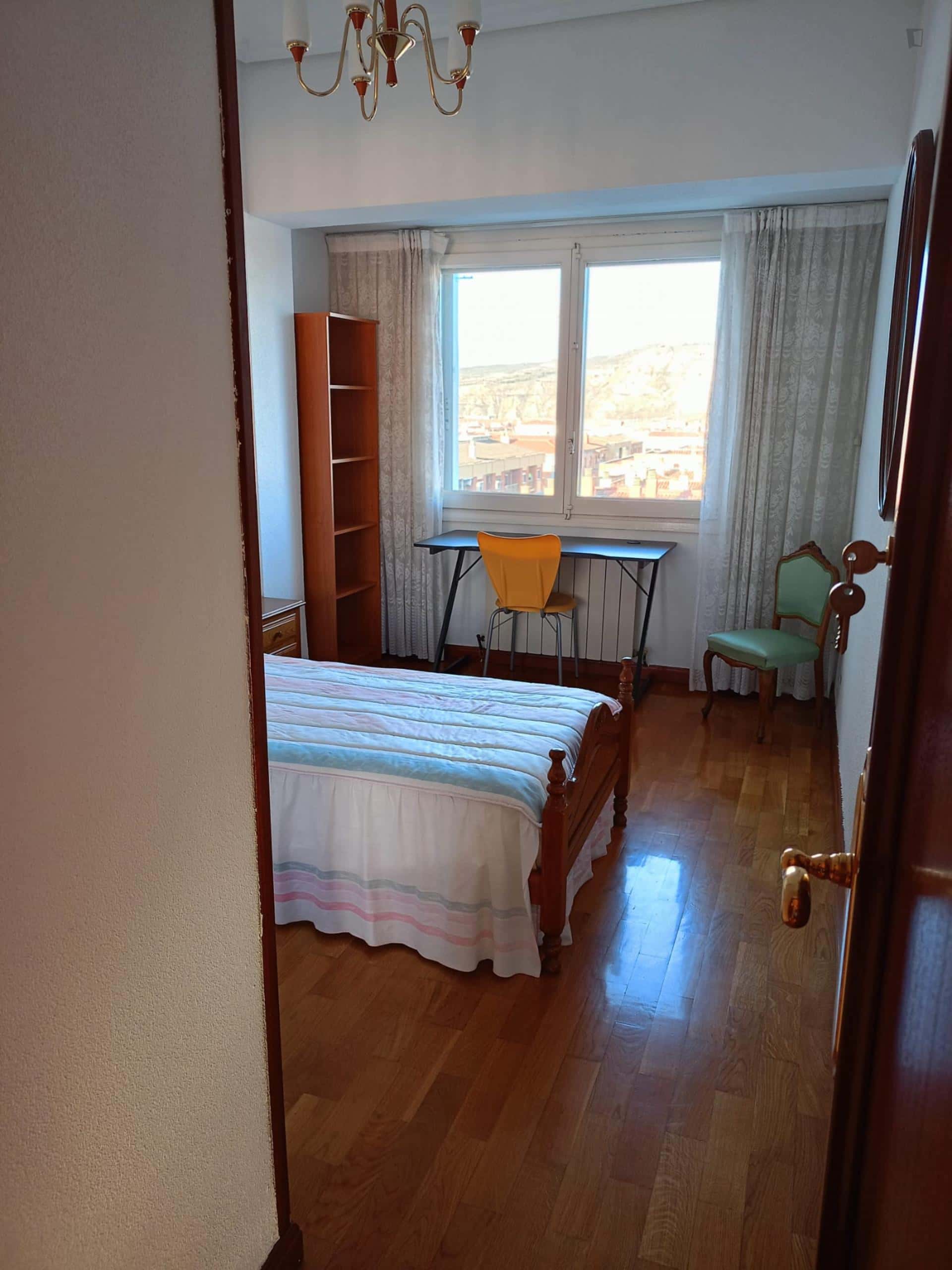 Room In Avenida De La Paz, Logroño For 110 M² With 3 Bedrooms - Room in Avenida de la Paz, Logroño for 110 m² with 3 bedrooms - Gallery - 1