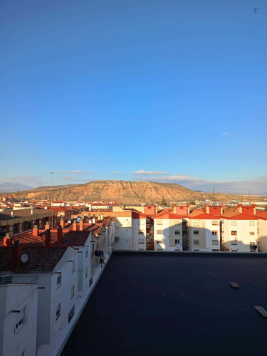 Room in Avenida de la Paz, Logroño for 110 m² with 3 bedrooms