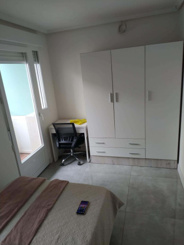 Room in Calle Argañosa, Oviedo with 19 bedrooms