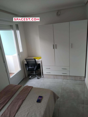 Room in Calle Argañosa, Oviedo with 19 bedrooms