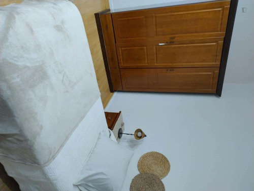 Room in Calle Campoamor, Oviedo with 5 bedrooms - Gallery - 5